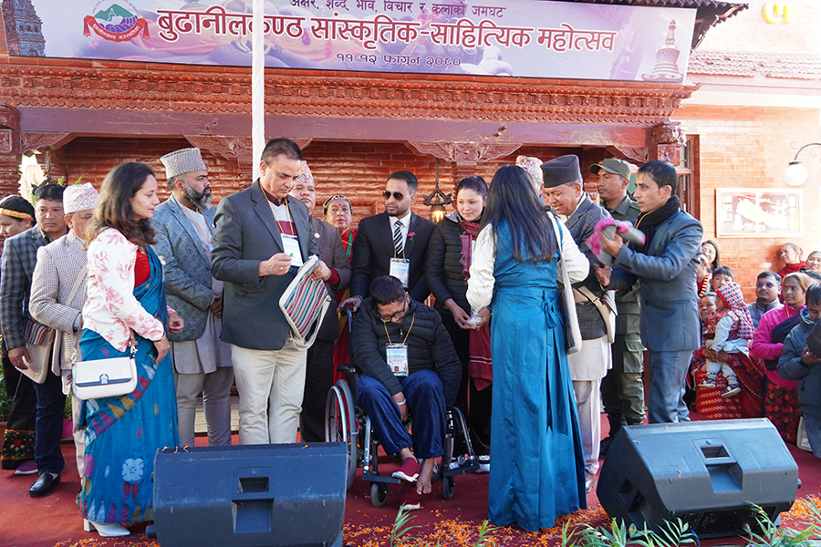 सामाजिक सञ्जालले पठन संस्कृति ओझेलमा पार्दैछ : हरिवंश आचार्य