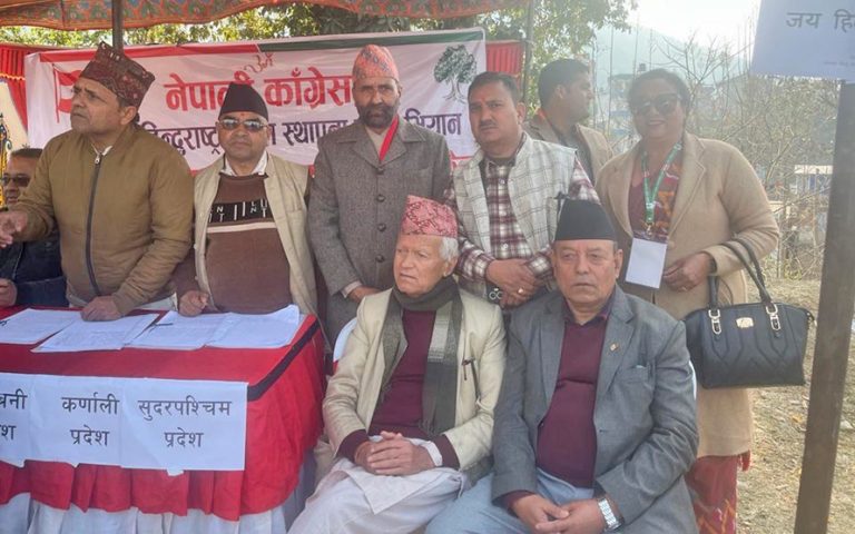 कांग्रेस महासमिति बैठकमा हिन्दू राष्ट्र पक्षधरको हस्ताक्षर संकलन