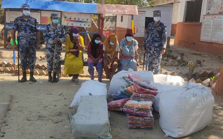 कैलालीमा सशस्त्र प्रहरीले बरामद गर्‍यो साढे १८ लाखको अवैध सामान