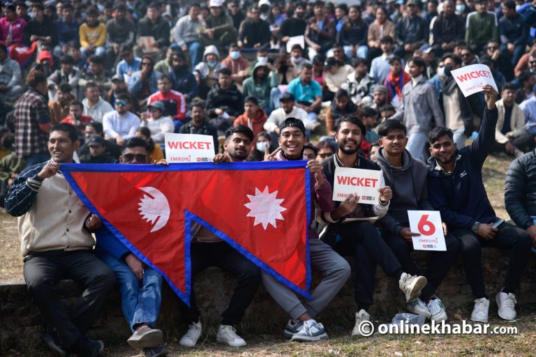 कीर्तिपुरमा क्रिकेट क्रेज (तस्वीरहरू)