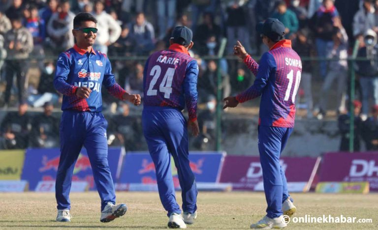 नेपालका लागि पाँचौ विकेट लिए कप्तान रोहितले