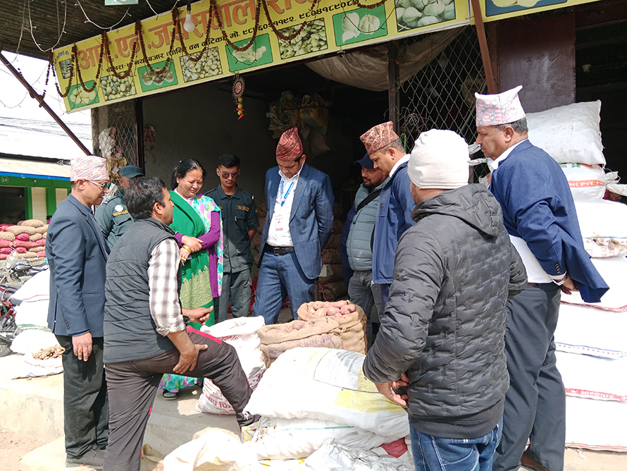 पोखरामा कुहिएको प्याज बिक्री भइरहेको भन्दै प्रधानमन्त्री कार्यालयमा फोन