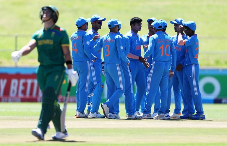 घरेलु टोली दक्षिण अफ्रिकालाई हराउँदै भारत फाइनलमा