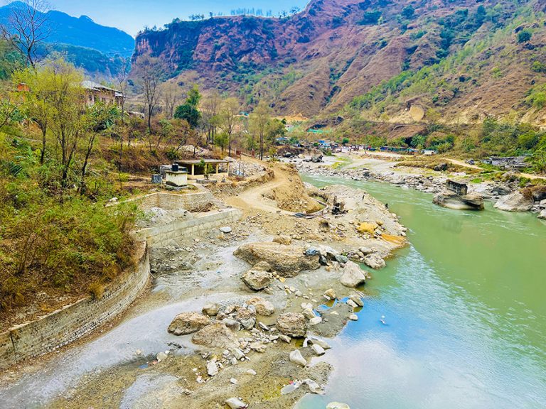 बस्ती संरक्षणका लागि कालीगण्डकीमा तटबन्ध