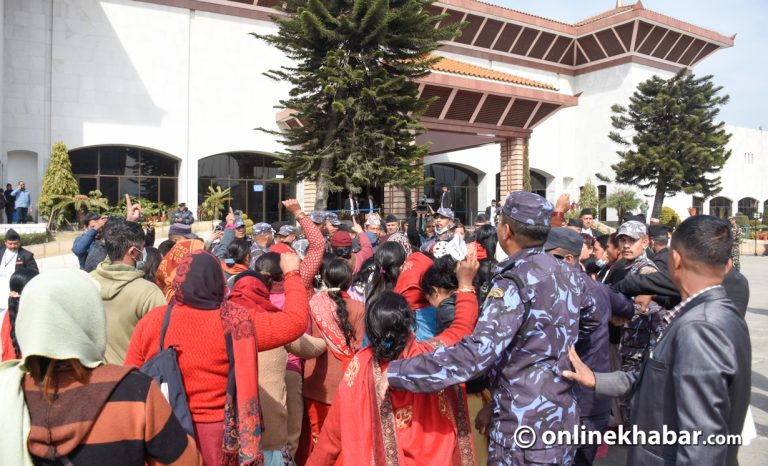 लघुवित्तका ऋणीले संसदमाथि बोलेको धावा