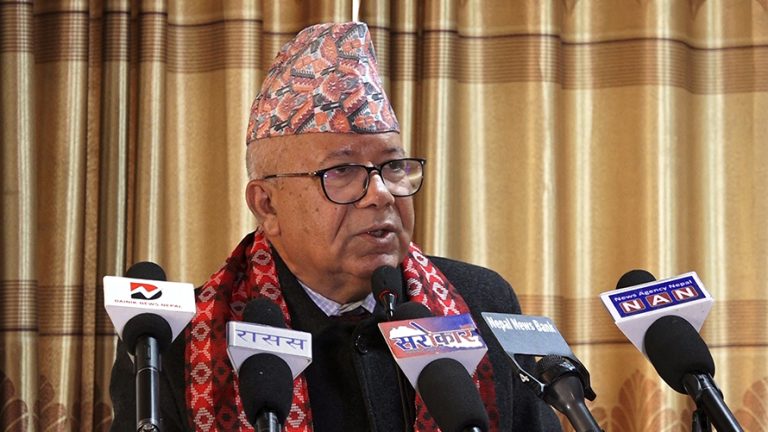 वामपन्थीलाई एकै स्थानमा ल्याउने प्रयास जारी छ : माधव नेपाल