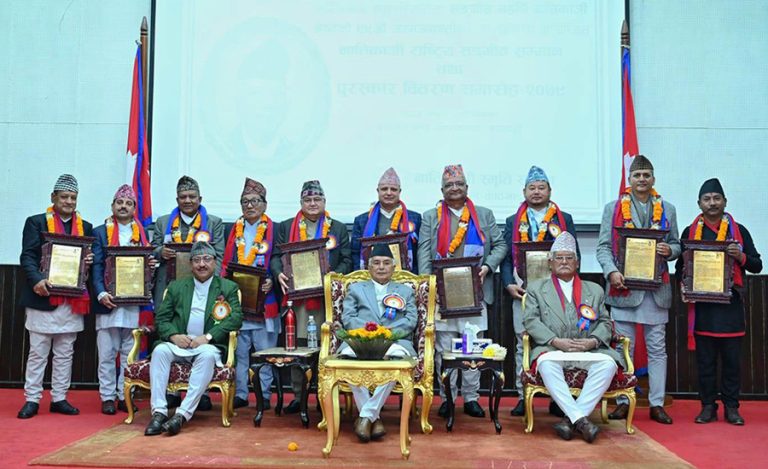 राष्ट्रपति पौडेलद्वारा नातिकाजी राष्ट्रिय संगीत सम्मान तथा पुरस्कार प्रदान