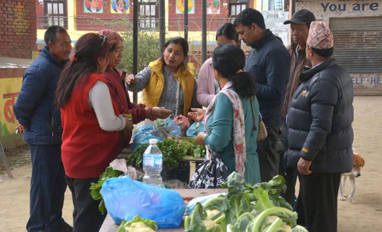 बनेपामा शुक्रबारे हाट सुरु भएपछि किसान खुशी