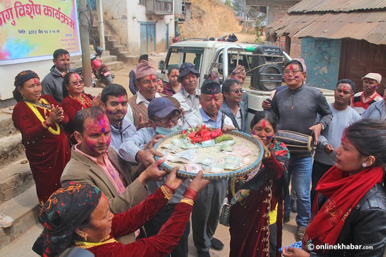 लोप हुन लागेको मौलिक फागु जोगाउँदै पाल्पाका बासिन्दा