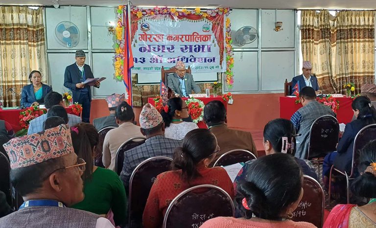 गोरखा नगरपालिकामा प्रमुख प्रशासकीय अधिकृतको कार्यकक्षमा ताला
