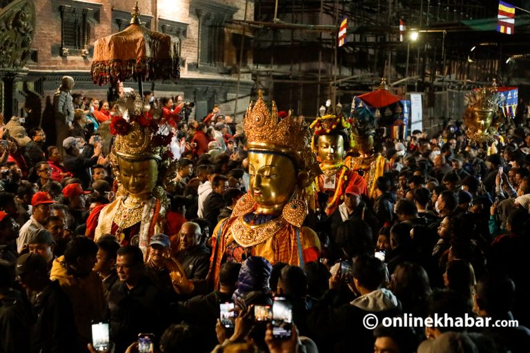 ललितपुरमा ३२ महाविहारका देवीदेवताको भेला (तस्वीरहरु)