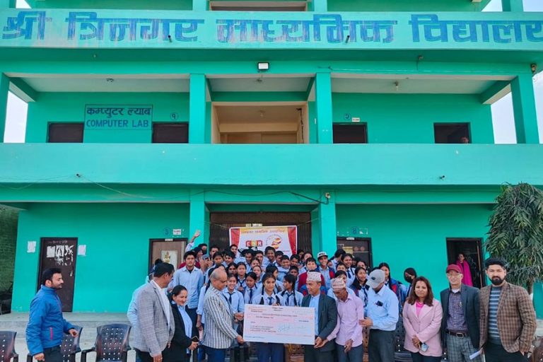 महालक्ष्मी विकास बैंकद्वारा नवराजबहादुर सिंह जेहेन्दार छात्रवृत्ति वितरण