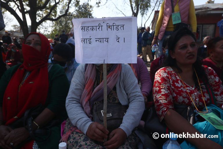 सरकारलाई सहकारी पीडितको प्रश्न : हाम्रो निक्षेप सुरक्षाको सुनिश्चितता राज्यले गर्छ कि गर्दैन ?