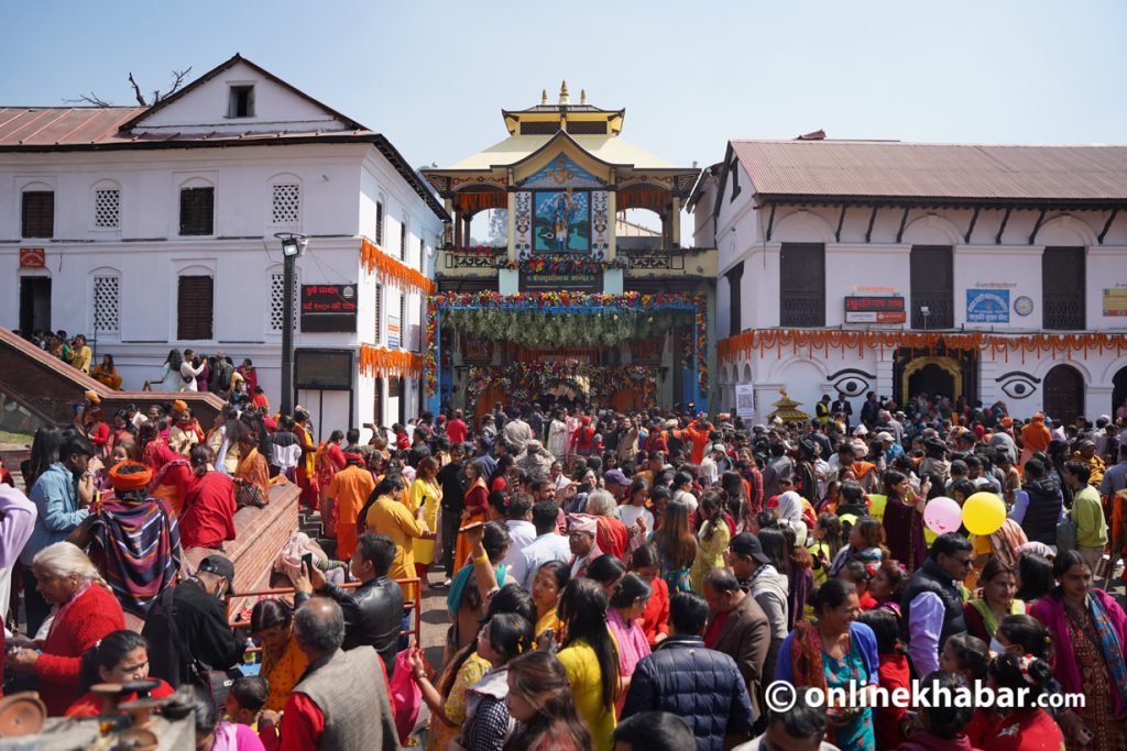 पशुपतिनाथ मन्दिरमा पुगेर राष्ट्रपतिले गरे पूजा