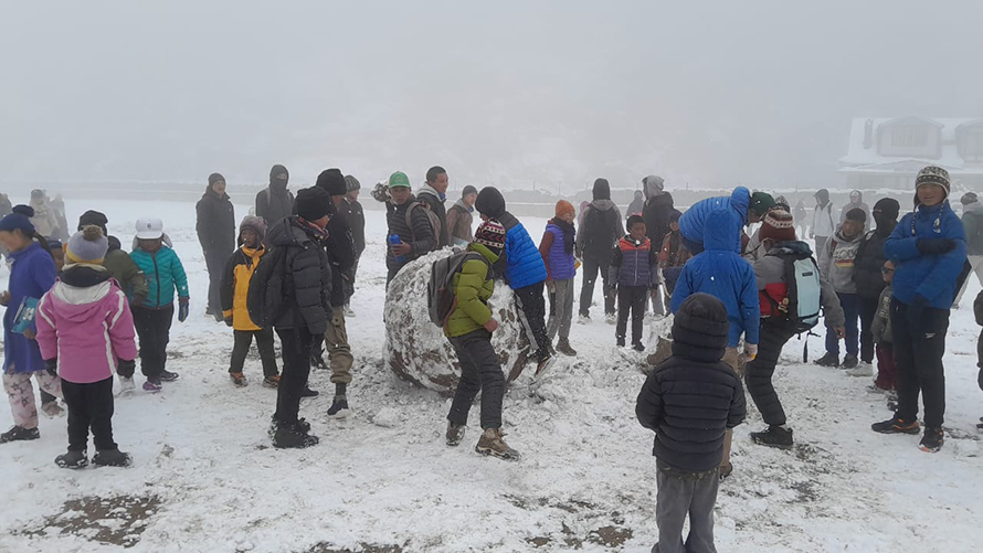 चैतको हिउँले खुम्बु क्षेत्र सेताम्मे