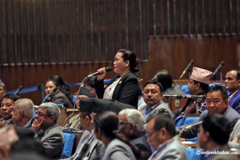 कांग्रेस सांसदले बोल्दा माओवादी र रास्वपा सांसदले टेबुल ठोके