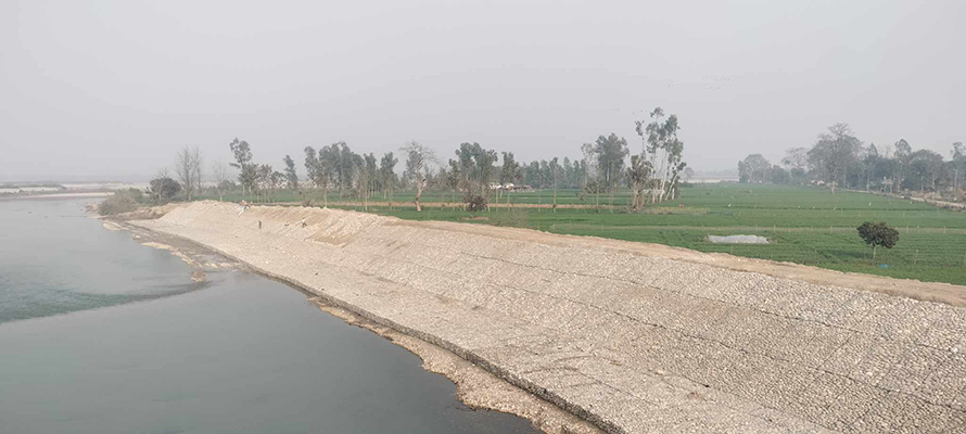 कञ्चनपुरको जोगबूढा नदीमा तटबन्ध बन्दा स्थानीयलाई राहत