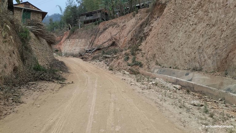 बजेट अभाव भन्दै गुल्मीको छल्दी-ठाढुंगा सडक स्तरोन्नतिमा ढिलासुस्ती, प्रगतस २५ प्रतिशत मात्रै