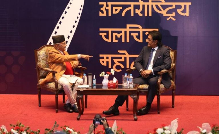 राजेश हमाललाई ओलीको कटाक्ष- महानायक हुँदाहुँदै म किन फिल्ममा आउने ?