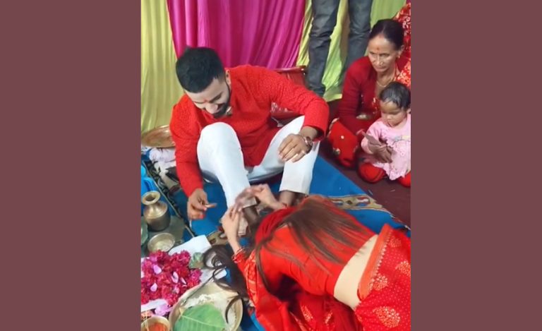 एलिना चौहानले श्रीमानको खुट्टा ढोगेको विषयमा चर्किएको विवाद के हो ?