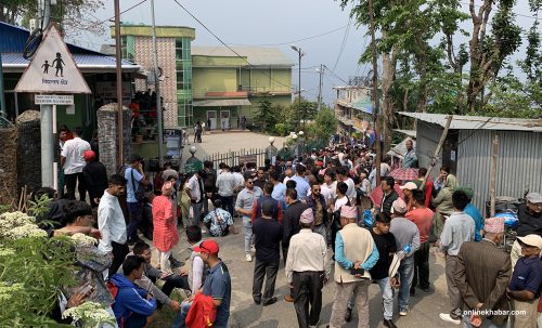 इलाममा मत परिणामको प्रतीक्षा (तस्वीरहरु)