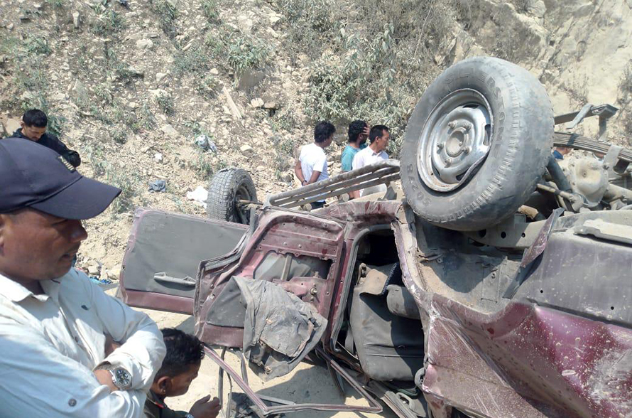 काठमाडौंबाट हेटौंडातर्फ जाँदै गरेको जीप दुर्घटना