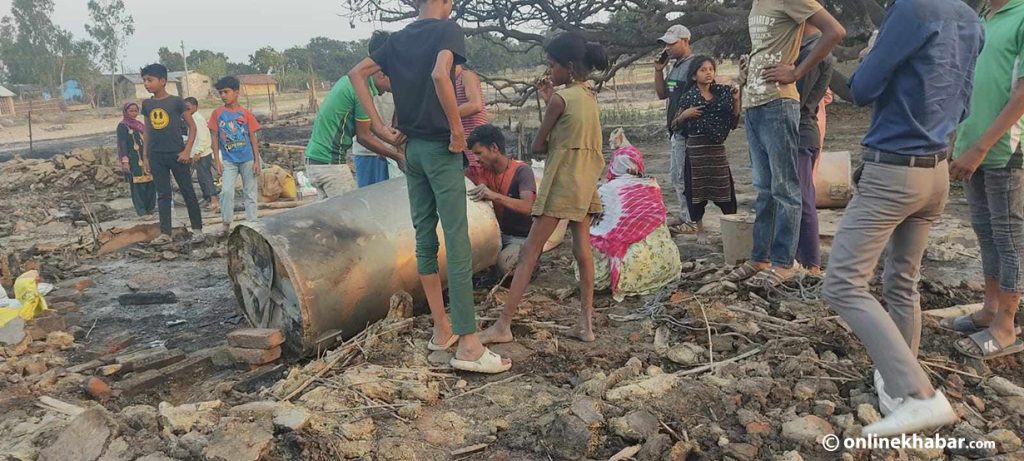 महोत्तरी मटिहानीको आगलागी ६ घण्टापछि नियन्त्रणमा, १२५ घर जले