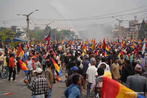 राप्रपाको जुलुसमा प्रहरीले हान्यो पानीको फोहोरा (तस्वीरहरू)