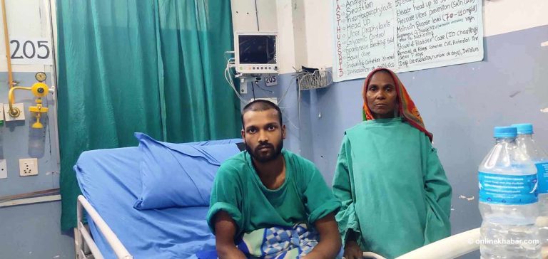 उपचार शुल्क बुझाउन नसक्दा अस्पतालबाट घर जान पाएनन् रामविनय