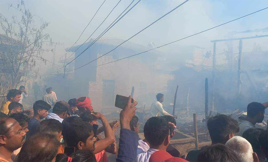 सर्लाहीको हरिपुर्वामा आगलागी, ५ घर जल्यो