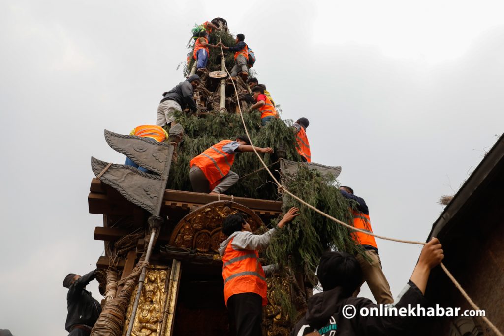 सेतो मच्छिन्द्रनाथको रथलाई जमलबाट तानेर असन पुर्‍याइयो (तस्वीरहरू)