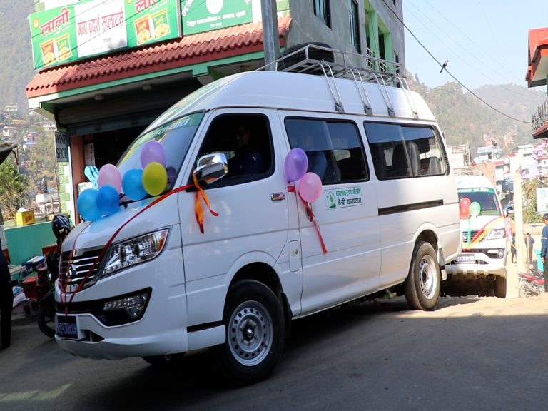 गुल्मीमा विद्युतीय माइक्रो बस सञ्चालन