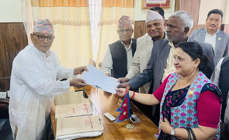 ४४ सांसदको हस्ताक्षरसहित लुम्बिनी सरकार गठन गर्न महराको दाबी