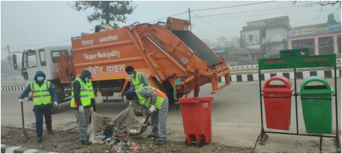 टीकापुरमा फोहोर बोक्ने गाडी भित्रिएपछि नगर सफा 