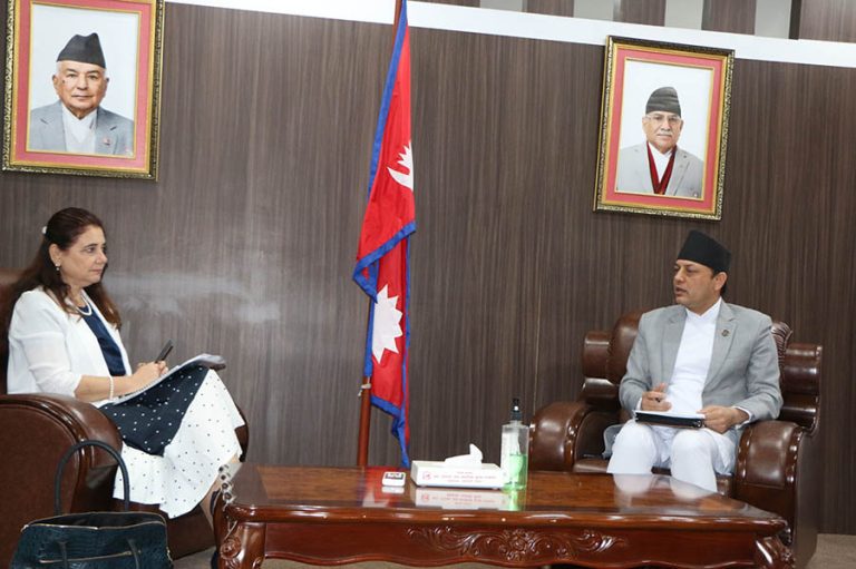 रोमानियाको भिसा नेपालबाट नै दिन श्रममन्त्रीको आग्रह