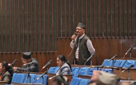 चित्रबहादुरको कटाक्ष : घण्टी बजाउँदै आएकाहरूको हालत पनि देखियो