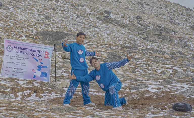 विश्व कीर्तिमानका लागि कालापत्थरमा जोडी नृत्य