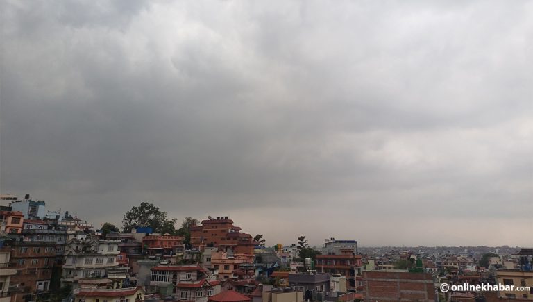 कतै वर्षा, कतै असिना, आज काठमाडौंमा के हुन्छ ?
