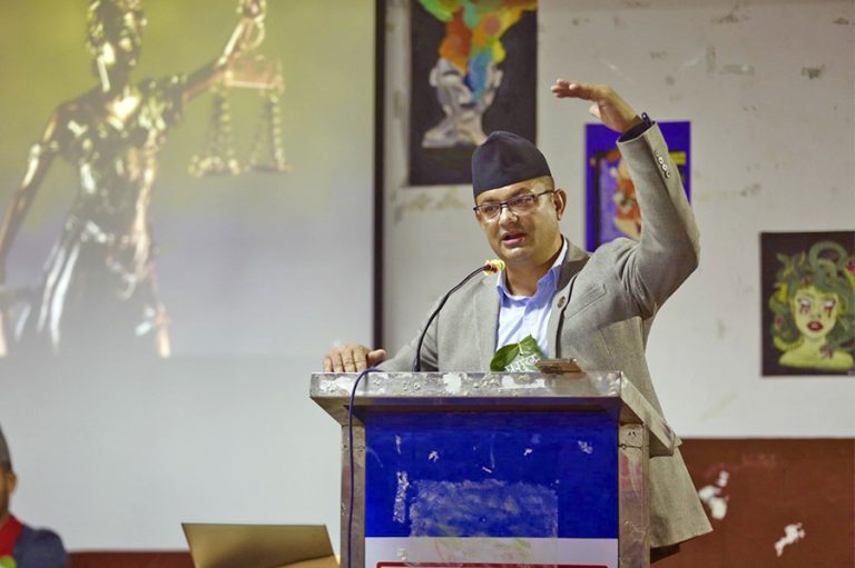 विद्यार्थीहरुलाई मन्त्री गिरीको सुझाव– सत्ताको ताबेदारी नगरी नेतृत्व विकास गर्नुस्
