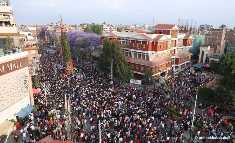 सुरु भयो रातो मछिन्द्रनाथ रथयात्रा (तस्वीरहरु)