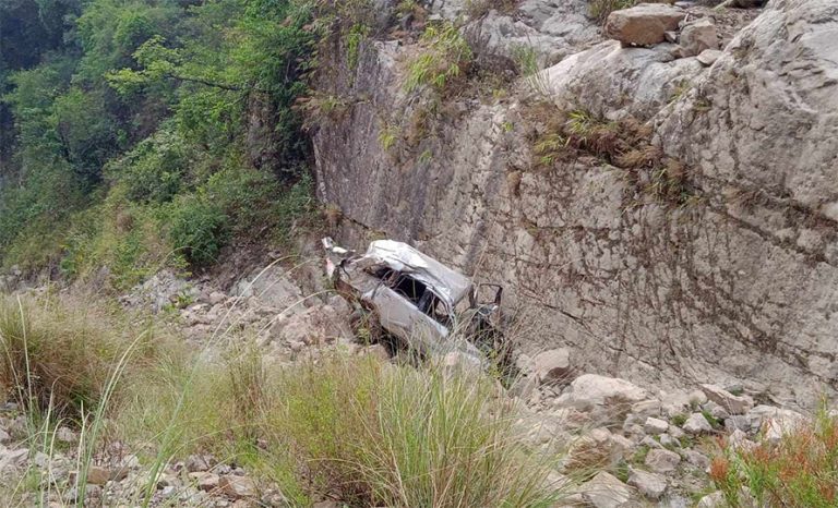 कान्ति लोकपथमा कार दुर्घटना हुँदा २ जनाको मृत्यु