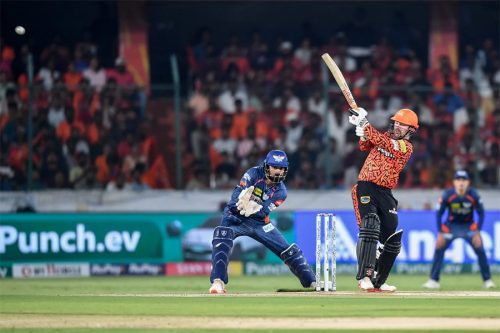 लखनउविरुद्ध हैदराबाद १० विकेटले विजयी