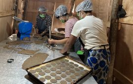 काठमाडौंमा रेष्टुराँ बन्द गरेर बागलुङमा बिस्कुट उद्योग, माग धान्नै मुश्किल