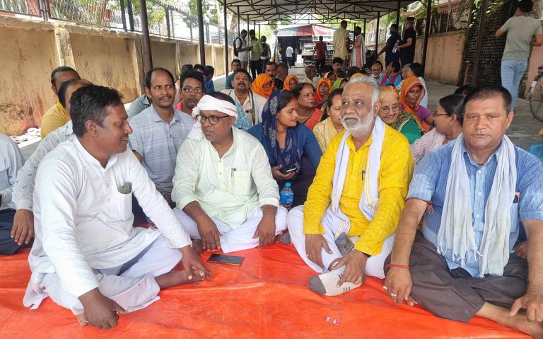 सिरोहिया रिहाइको माग गर्दै जनकपुरधामका मेयरको ४ घण्टा धर्ना