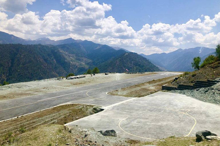 ताल्चा विमानस्थलमा जहाजमा ठोक्किएर एक जना घाइते