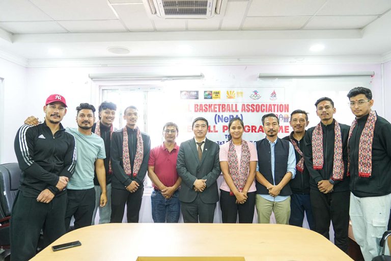 पुरुष बास्केटबल टोली चीन जाने