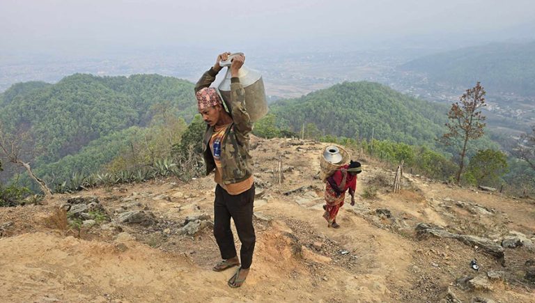 खानेपानीको समस्या झेल्दै दाङका घोरदौराबासी