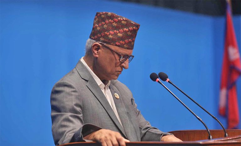 चुच्चे नक्सा क्षेत्रको सडकमा बजेट नदिएको विरोधमा रोष्ट्रममै मौन धारण