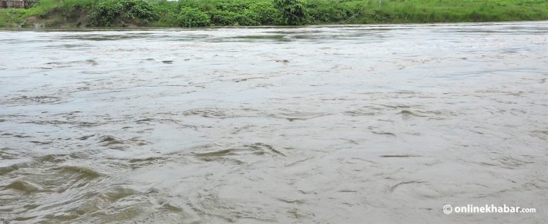 दूध बेच्न जाँदा बाढीले बगाउँदा दाङमा एक जना बेपत्ता