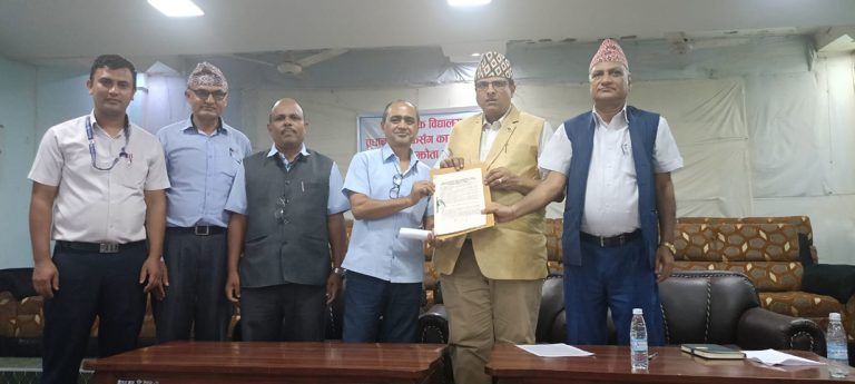 प्रधानाध्यापकसँग विराटनगर महानगरले गर्‍यो ४२ बुँदे करार सम्झौता